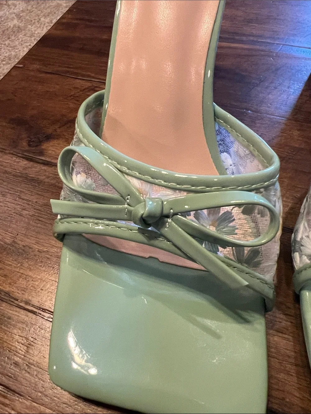 SHEIN Light Green Patent Square-Toe Bow Heels Size 8.5 worn once